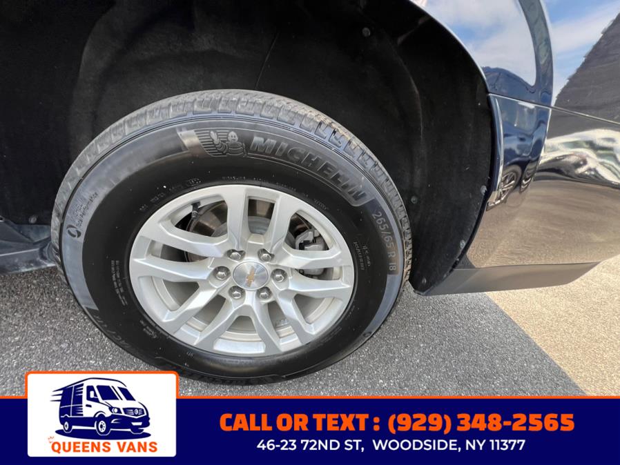 2023 Chevrolet Suburban 4WD 4dr LT photo