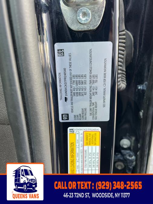 2023 Chevrolet Suburban 4WD 4dr LT photo