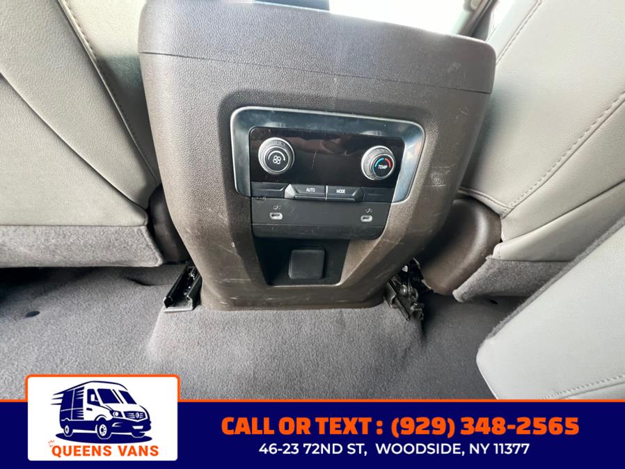 2023 Chevrolet Suburban 4WD 4dr LT photo