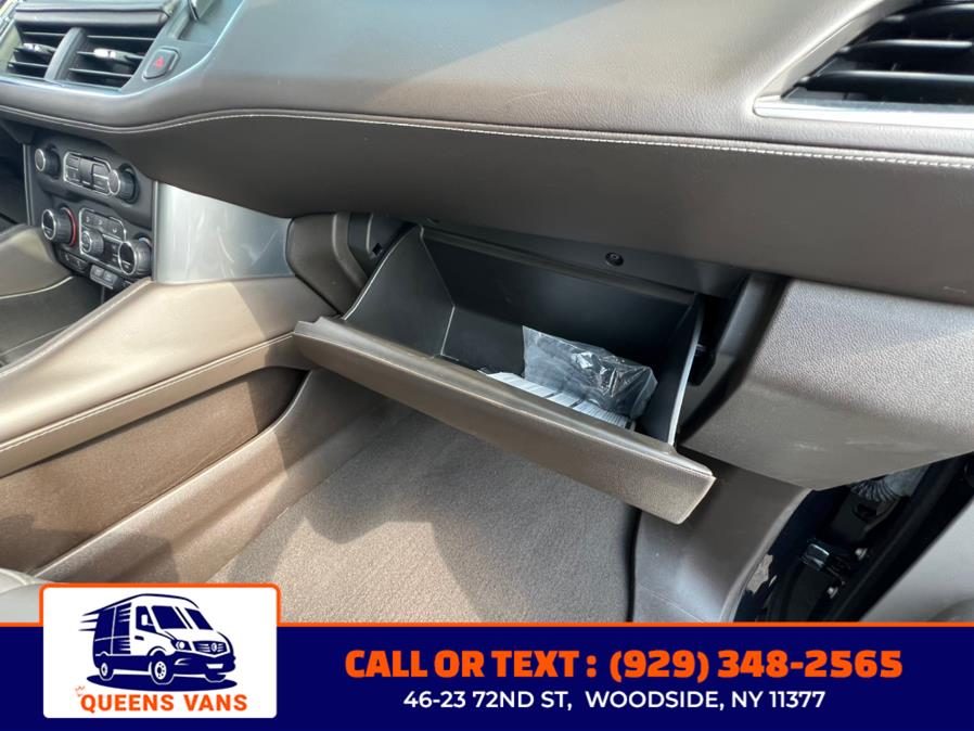 2023 Chevrolet Suburban 4WD 4dr LT photo