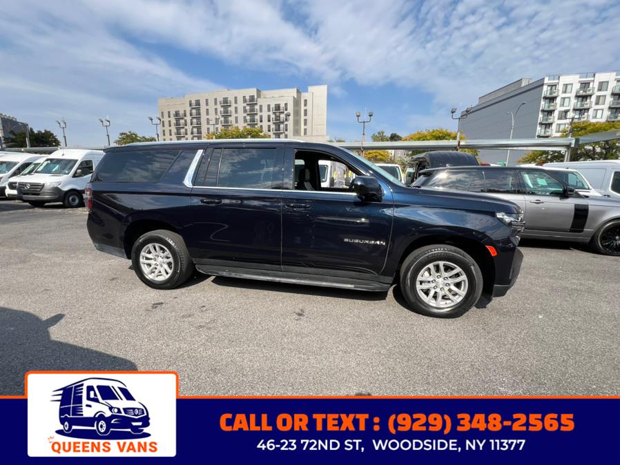2023 Chevrolet Suburban 4WD 4dr LT photo
