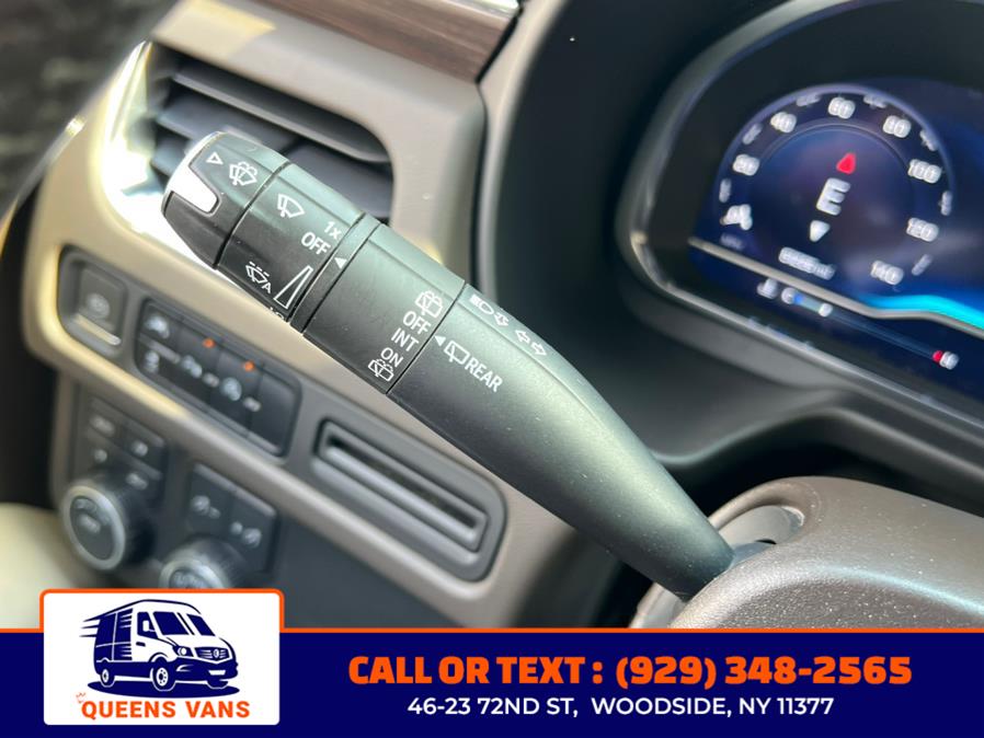 2023 Chevrolet Suburban 4WD 4dr LT photo
