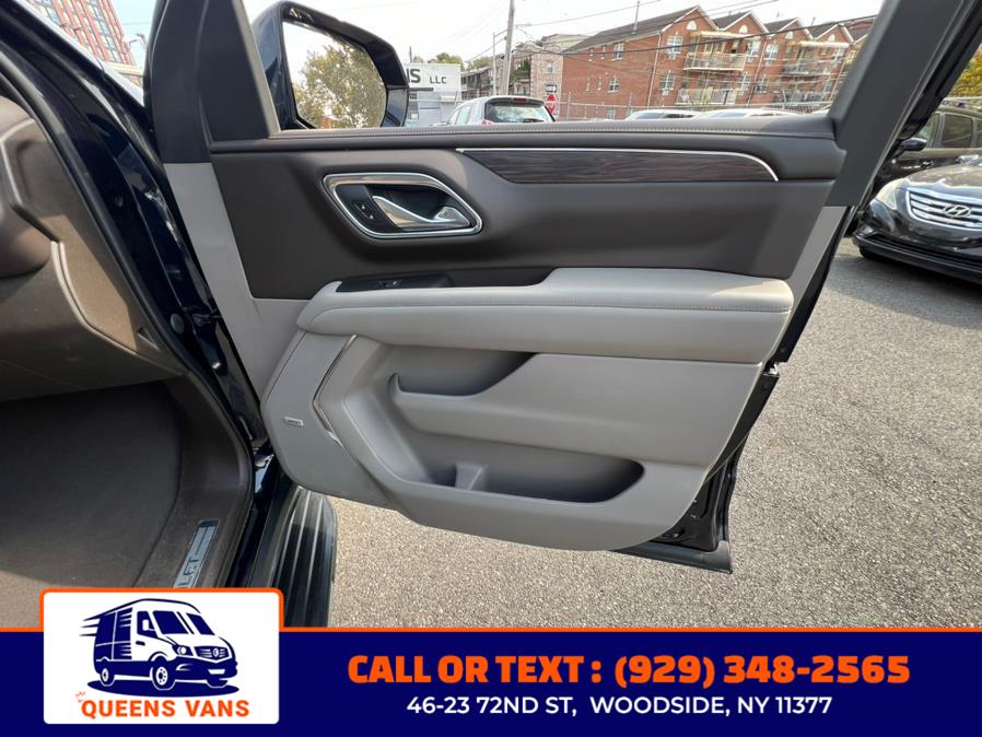 2023 Chevrolet Suburban 4WD 4dr LT photo
