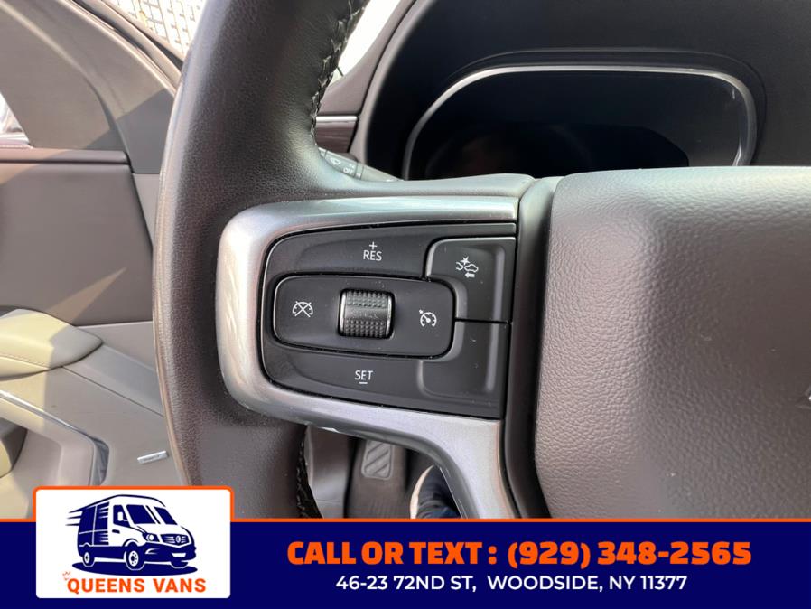 2023 Chevrolet Suburban 4WD 4dr LT photo