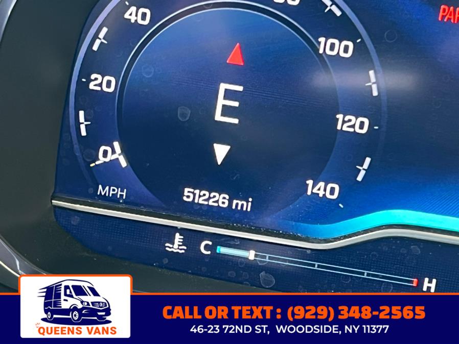 2023 Chevrolet Suburban 4WD 4dr LT photo