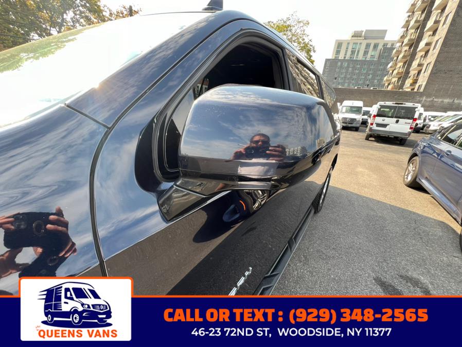 2023 Chevrolet Suburban 4WD 4dr LT photo