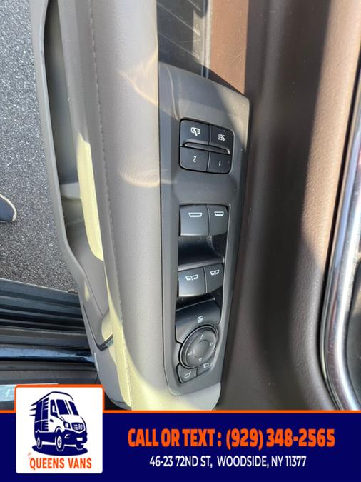 2023 Chevrolet Suburban 4WD 4dr LT photo