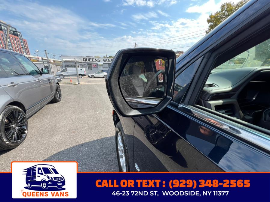 2023 Chevrolet Suburban 4WD 4dr LT photo