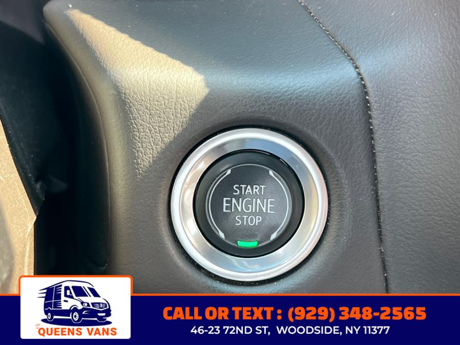 2023 Chevrolet Suburban 4WD 4dr LT photo