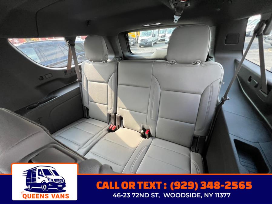 2023 Chevrolet Suburban 4WD 4dr LT photo