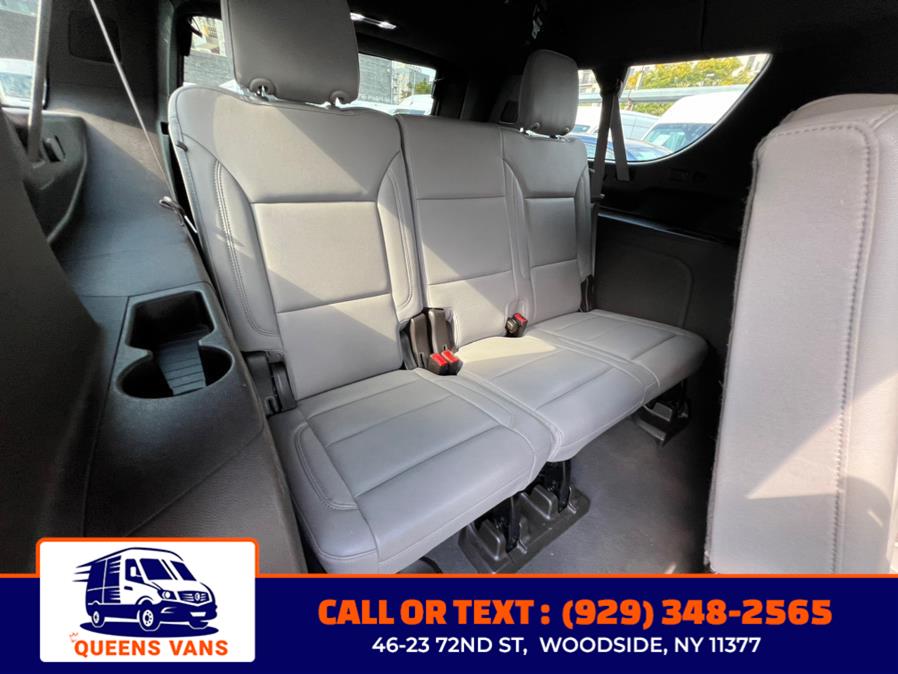 2023 Chevrolet Suburban 4WD 4dr LT photo
