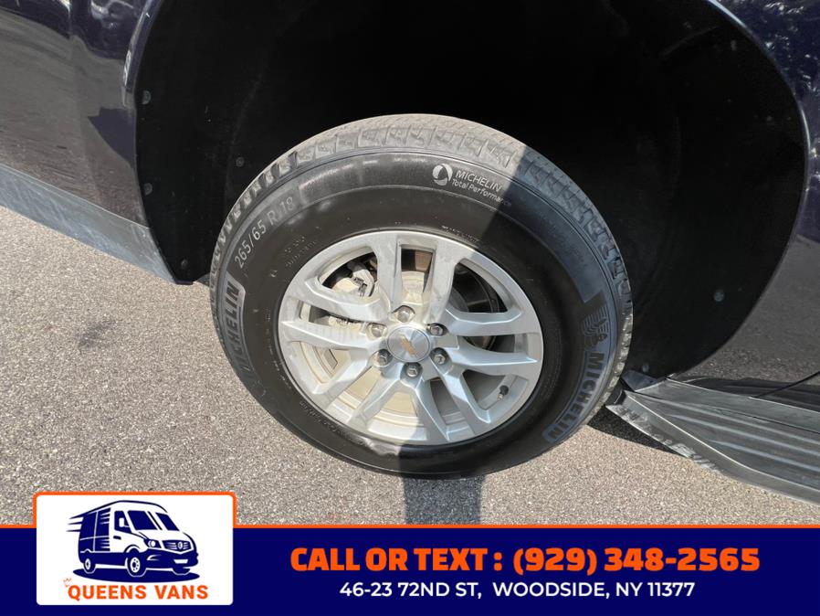 2023 Chevrolet Suburban 4WD 4dr LT photo