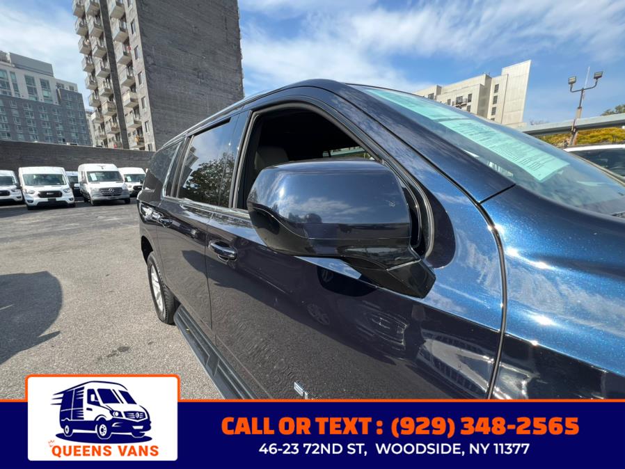 2023 Chevrolet Suburban 4WD 4dr LT photo
