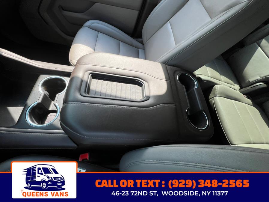2023 Chevrolet Suburban 4WD 4dr LT photo