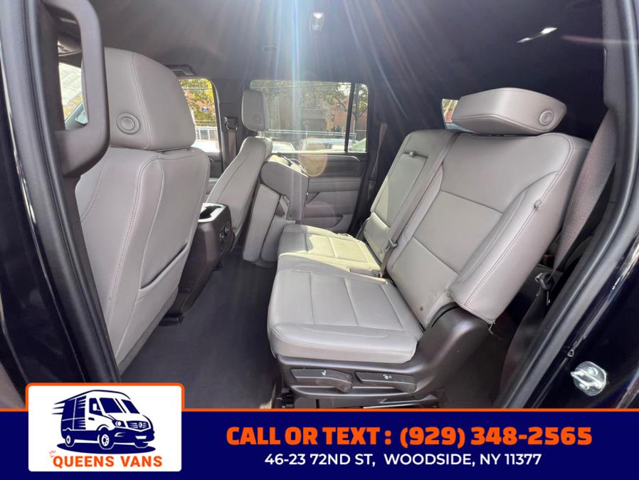 2023 Chevrolet Suburban 4WD 4dr LT photo