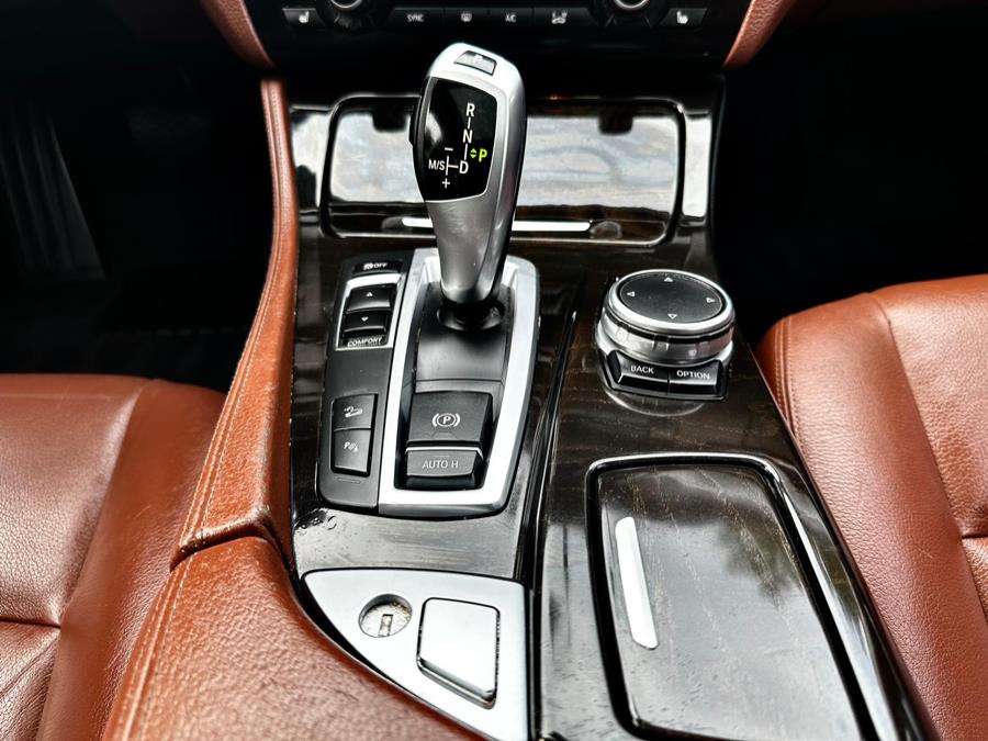 2015 BMW 5-Series 4dr Sdn 528i xDrive AWD photo