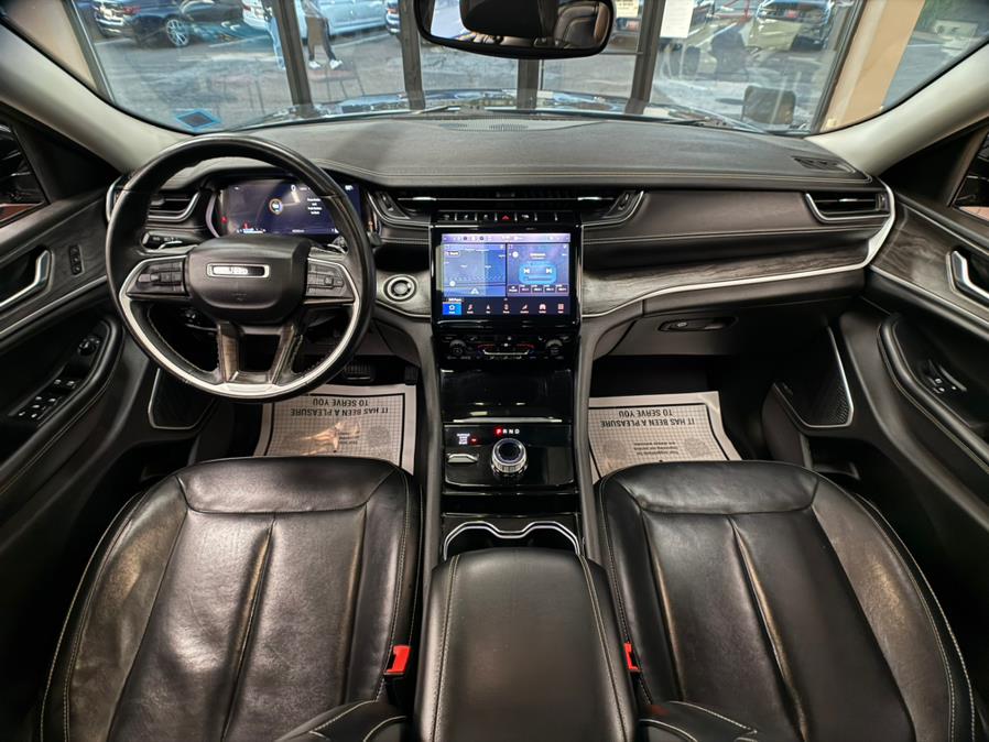 2022 Jeep Grand Cherokee Limited 4x4 photo