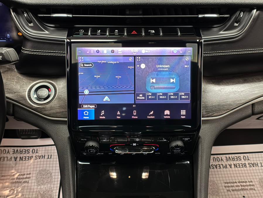 2022 Jeep Grand Cherokee Limited 4x4 photo