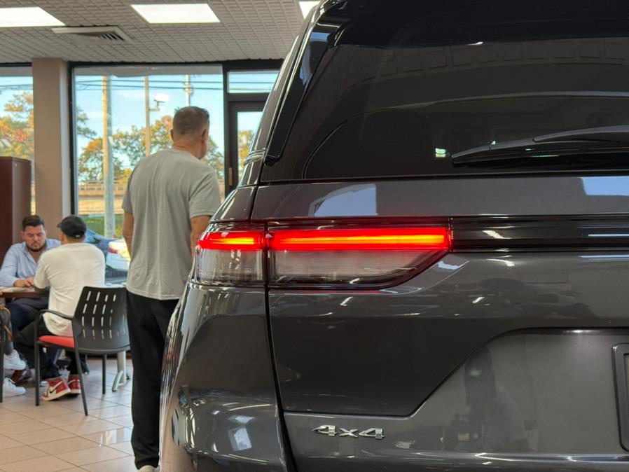 2022 Jeep Grand Cherokee Limited 4x4 photo