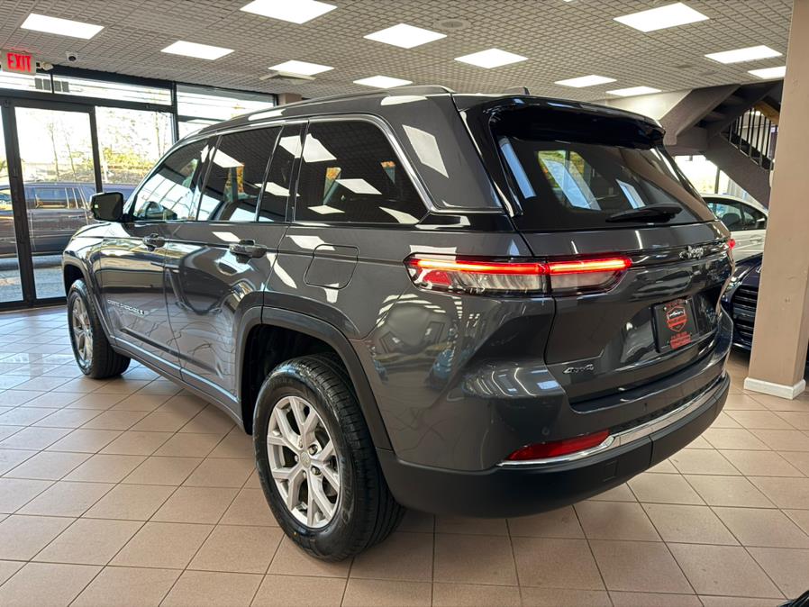 2022 Jeep Grand Cherokee Limited 4x4 photo