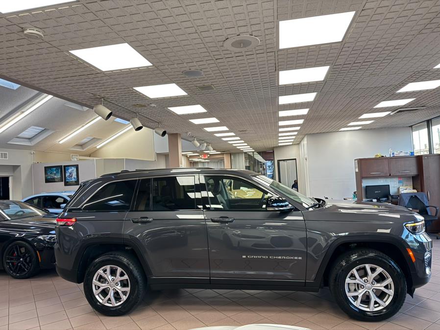 2022 Jeep Grand Cherokee Limited 4x4 photo