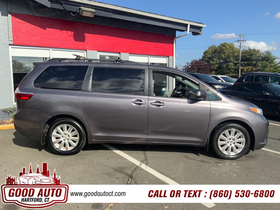 2016 Toyota Sienna 5dr 7-Pass Van XLE AWD (Natl) photo