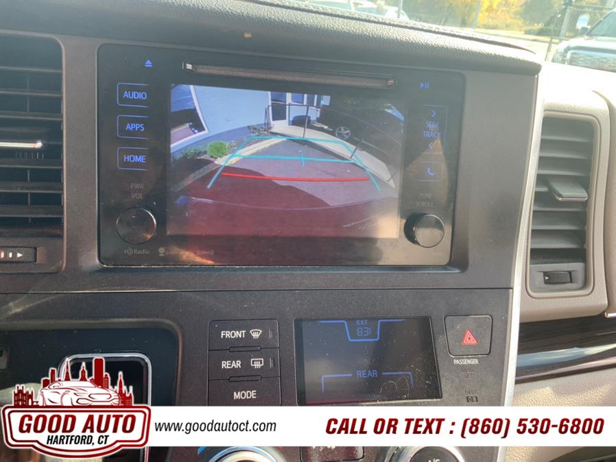 2016 Toyota Sienna 5dr 7-Pass Van XLE AWD (Natl) photo