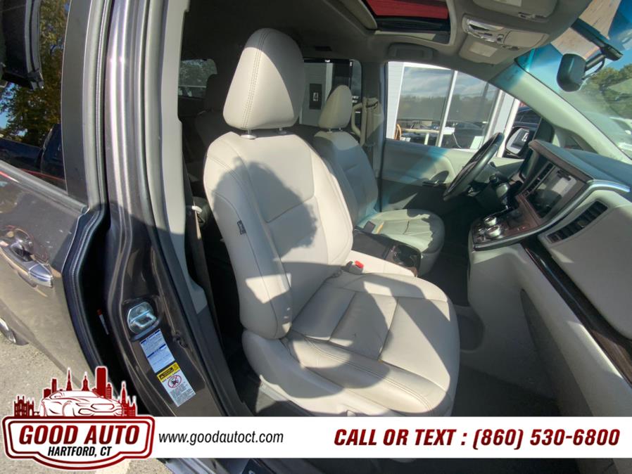 2016 Toyota Sienna 5dr 7-Pass Van XLE AWD (Natl) photo