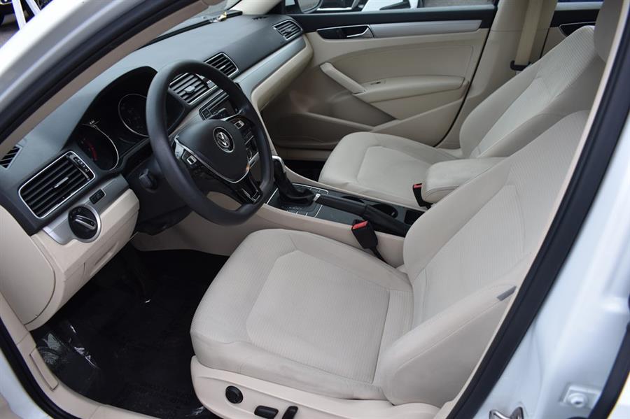 2018 Volkswagen Passat S photo