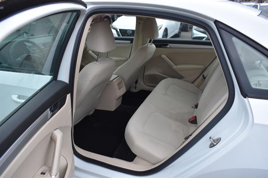2018 Volkswagen Passat S photo