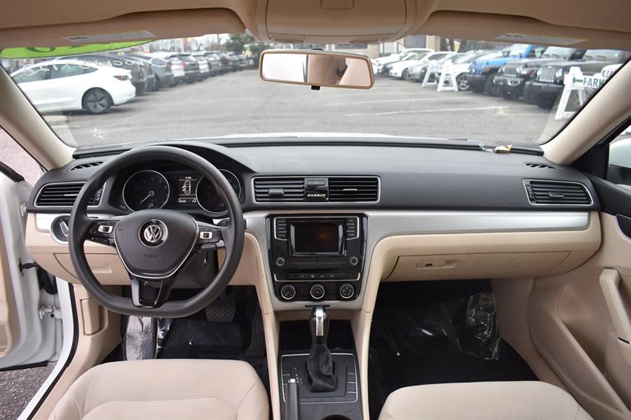 2018 Volkswagen Passat S photo