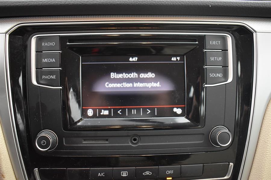 2018 Volkswagen Passat S photo