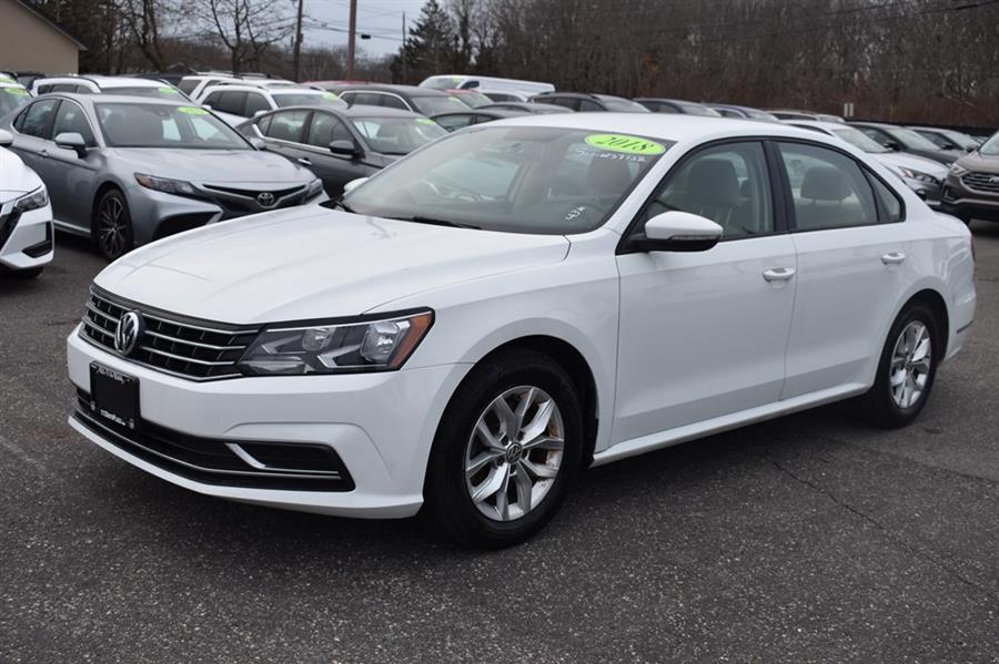 2018 Volkswagen Passat S photo