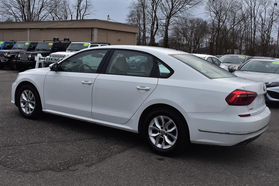 2018 Volkswagen Passat S photo