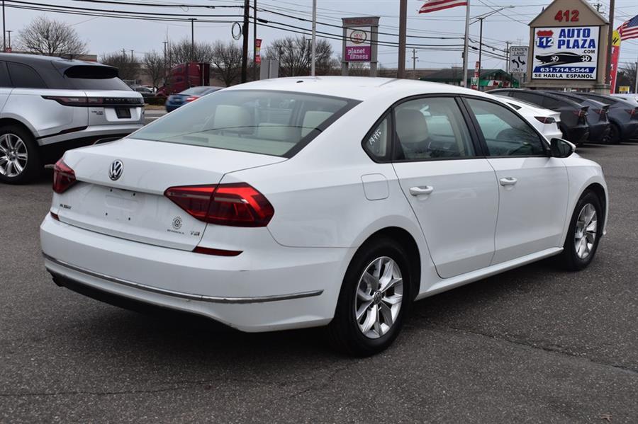 2018 Volkswagen Passat S photo