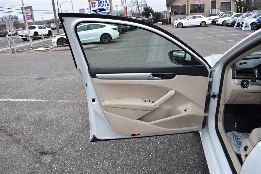 2018 Volkswagen Passat S photo
