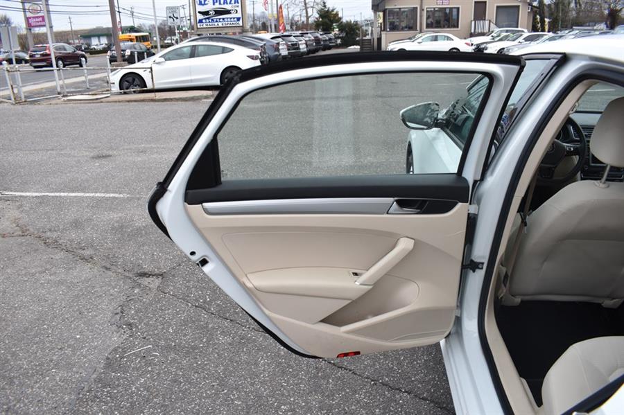 2018 Volkswagen Passat S photo