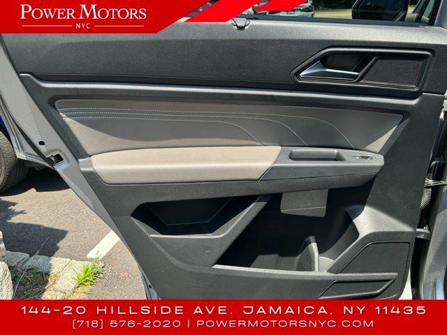 2021 Volkswagen Atlas 3.6L V6 SE w/Technology photo