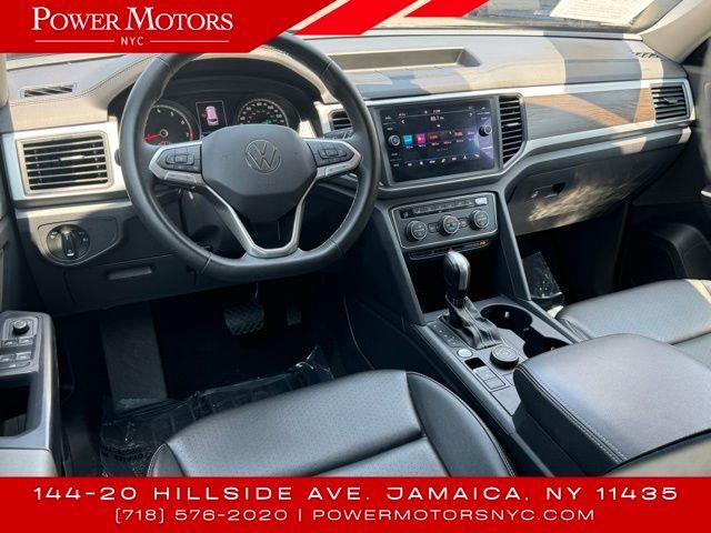 2021 Volkswagen Atlas 3.6L V6 SE w/Technology photo