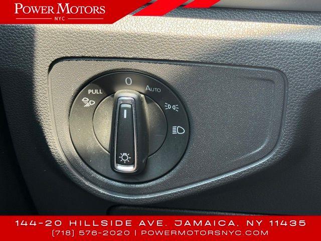 2021 Volkswagen Atlas 3.6L V6 SE w/Technology photo