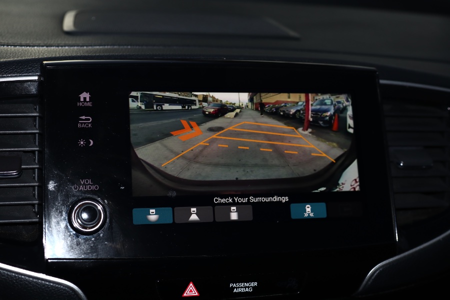 2022 Honda Pilot Touring 7-Passenger AWD photo