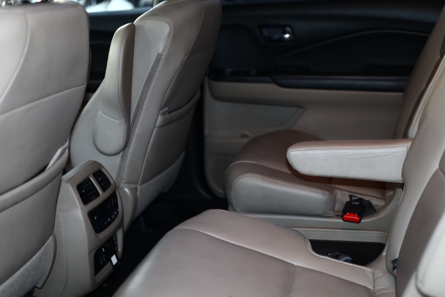 2022 Honda Pilot Touring 7-Passenger AWD photo