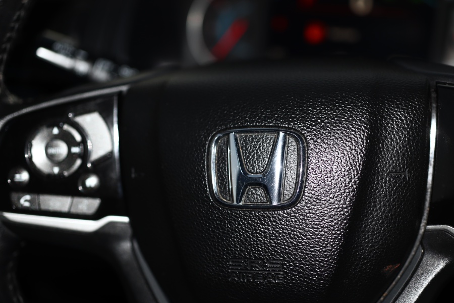 2022 Honda Pilot Touring 7-Passenger AWD photo