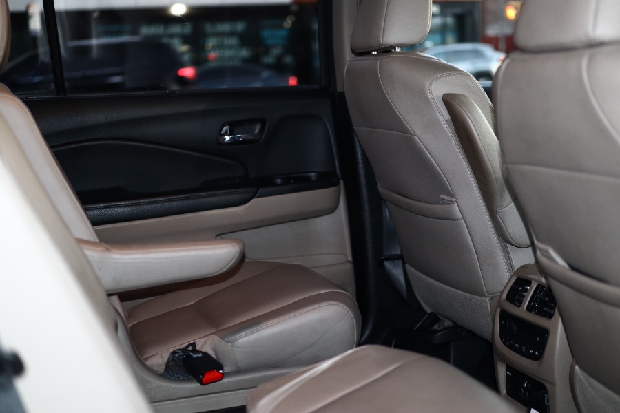 2022 Honda Pilot Touring 7-Passenger AWD photo