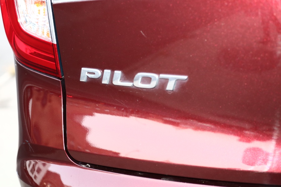2022 Honda Pilot Touring 7-Passenger AWD photo