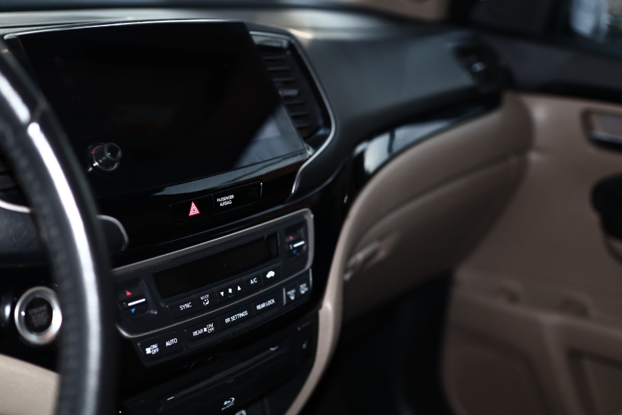 2022 Honda Pilot Touring 7-Passenger AWD photo