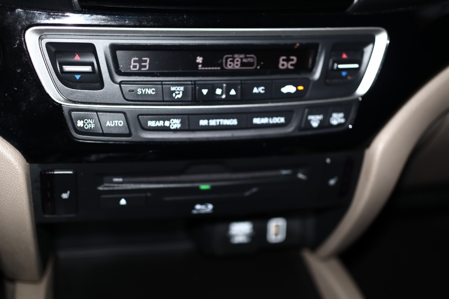 2022 Honda Pilot Touring 7-Passenger AWD photo