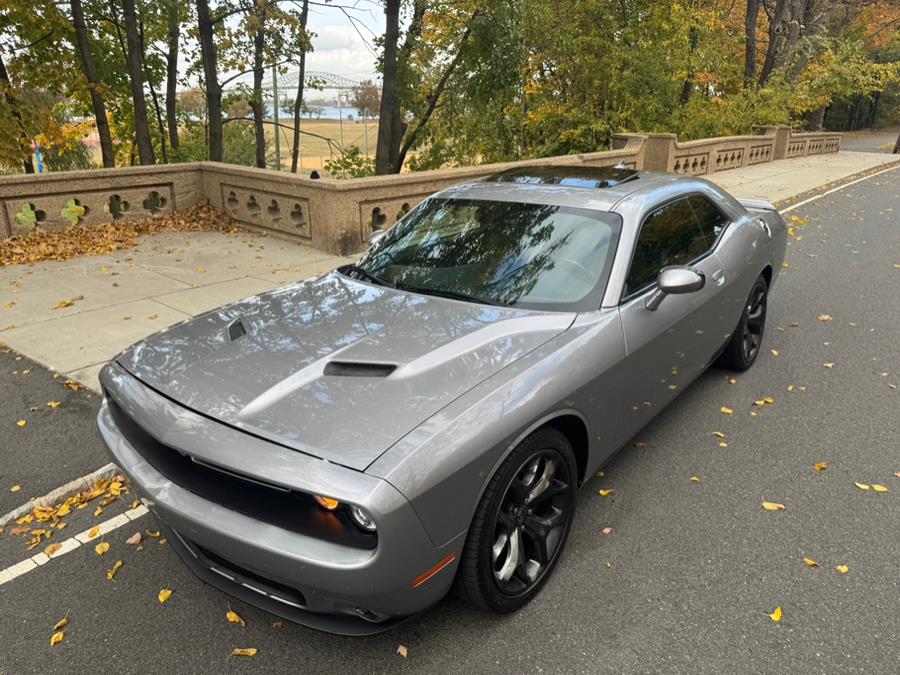 2016 Dodge Challenger 2dr Cpe SXT photo