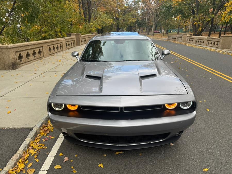 2016 Dodge Challenger 2dr Cpe SXT photo