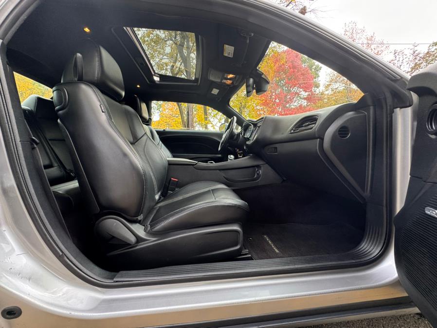 2016 Dodge Challenger 2dr Cpe SXT photo